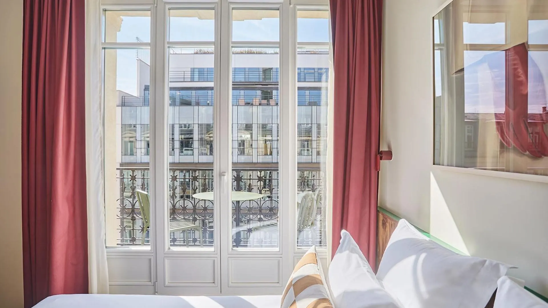 Numa Paris Champs-Elysees Aparthotel